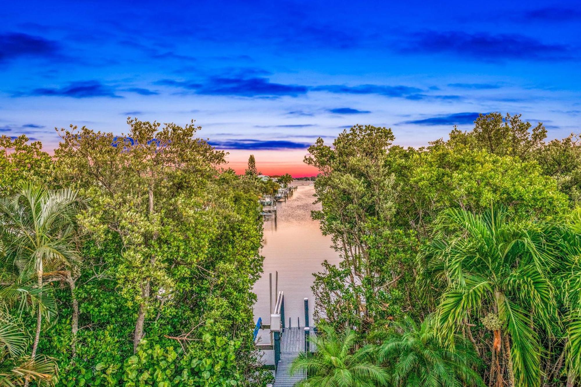 Castle Azul Villa Anna Maria Exterior photo