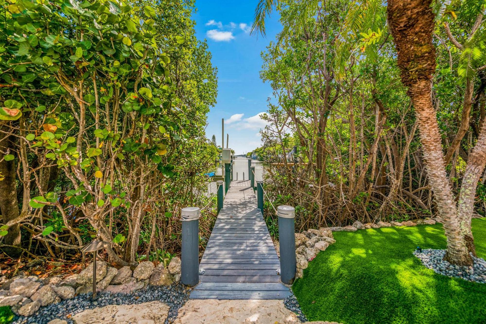 Castle Azul Villa Anna Maria Exterior photo